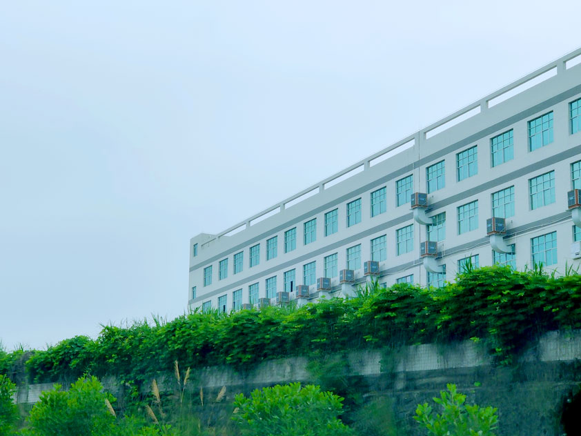 高速公路旁安裝的環(huán)?？照{(diào)-(2).jpg